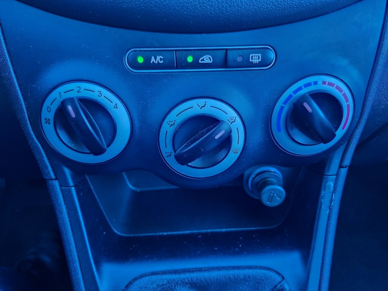 Hyundai i10 - 1.1 Active Cool AIRCO/RADIO CD/CENTR.VERGR/ELEC.RAMEN VOOR