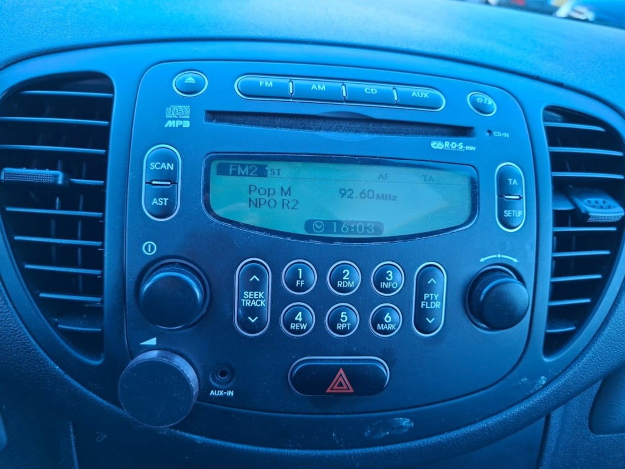 Hyundai i10 - 1.1 Active Cool AIRCO/RADIO CD/CENTR.VERGR/ELEC.RAMEN VOOR