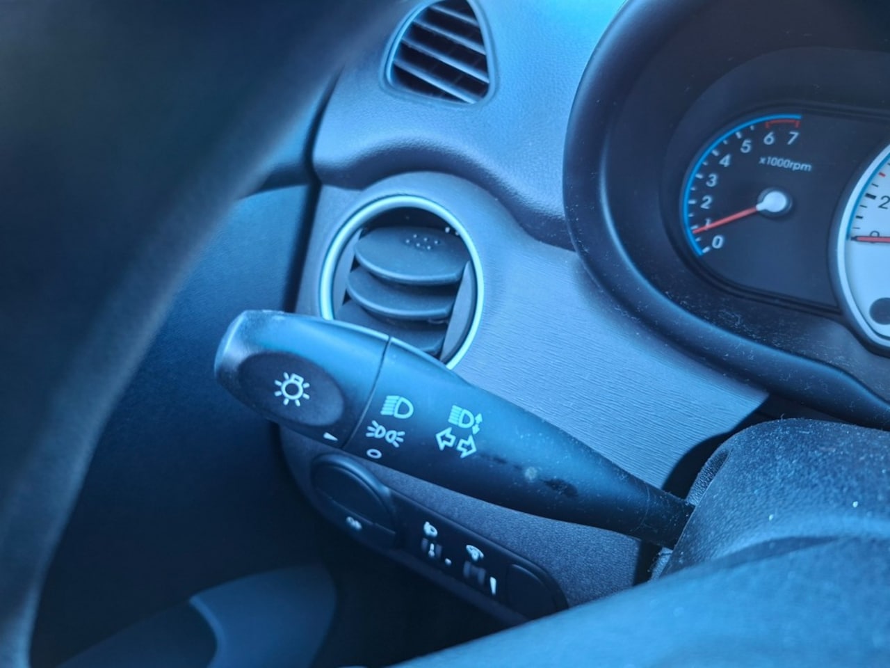 Hyundai i10 - 1.1 Active Cool AIRCO/RADIO CD/CENTR.VERGR/ELEC.RAMEN VOOR