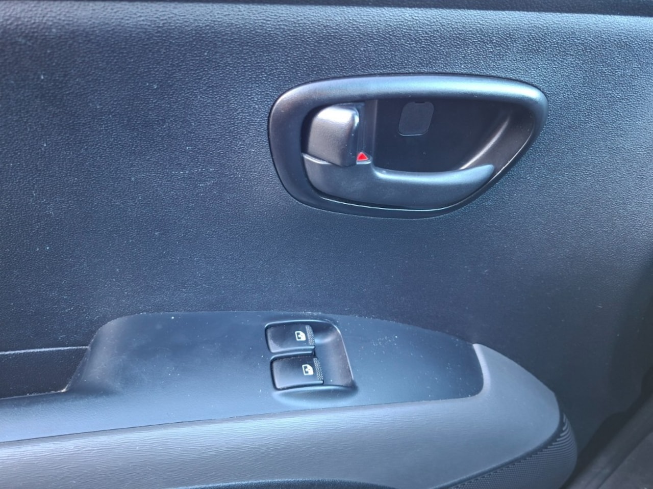 Hyundai i10 - 1.1 Active Cool AIRCO/RADIO CD/CENTR.VERGR/ELEC.RAMEN VOOR