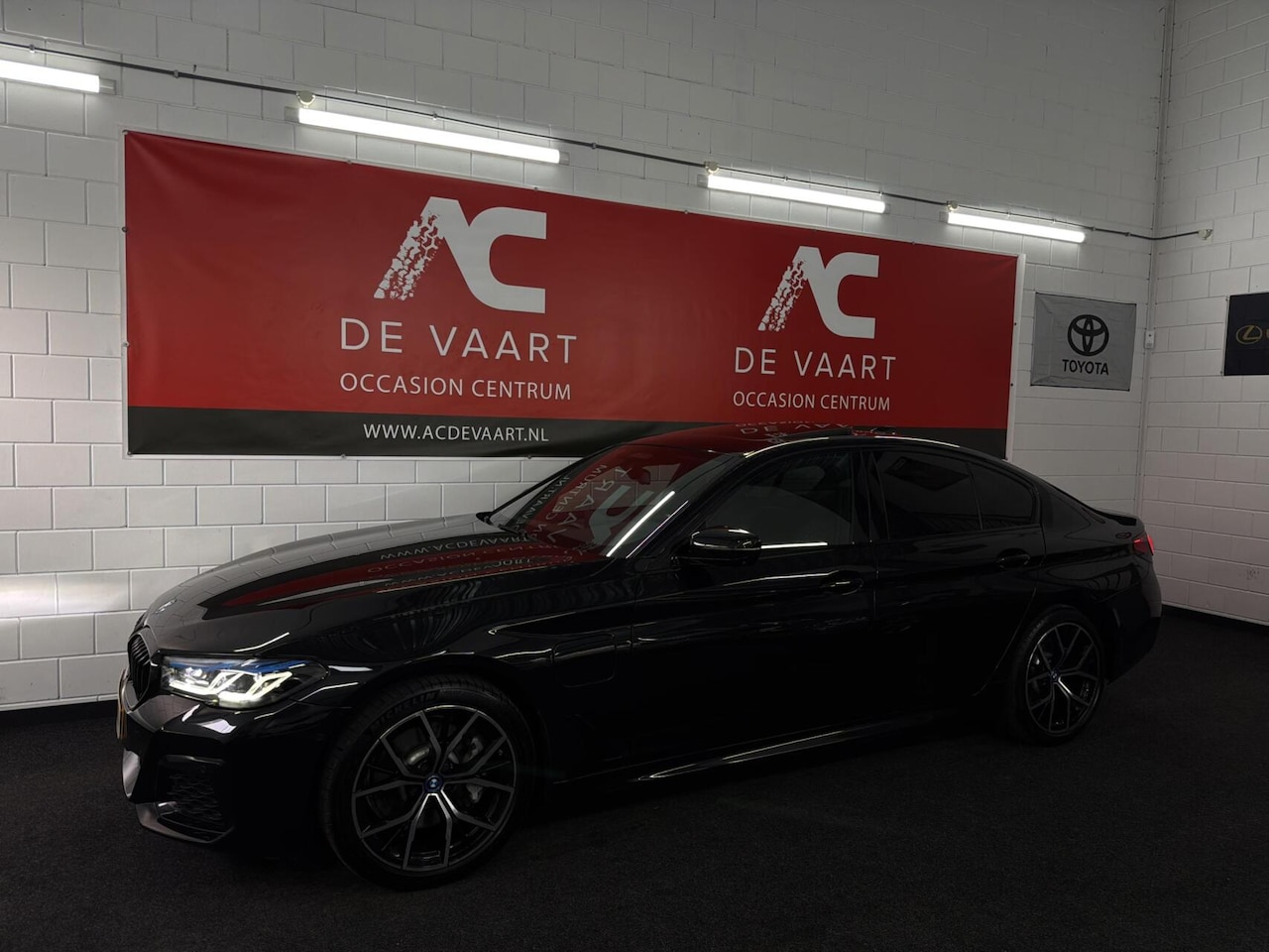 BMW 5-serie - 530e High Executive - M-SPORT/LASER/CAM/DAK/NAP - AutoWereld.nl