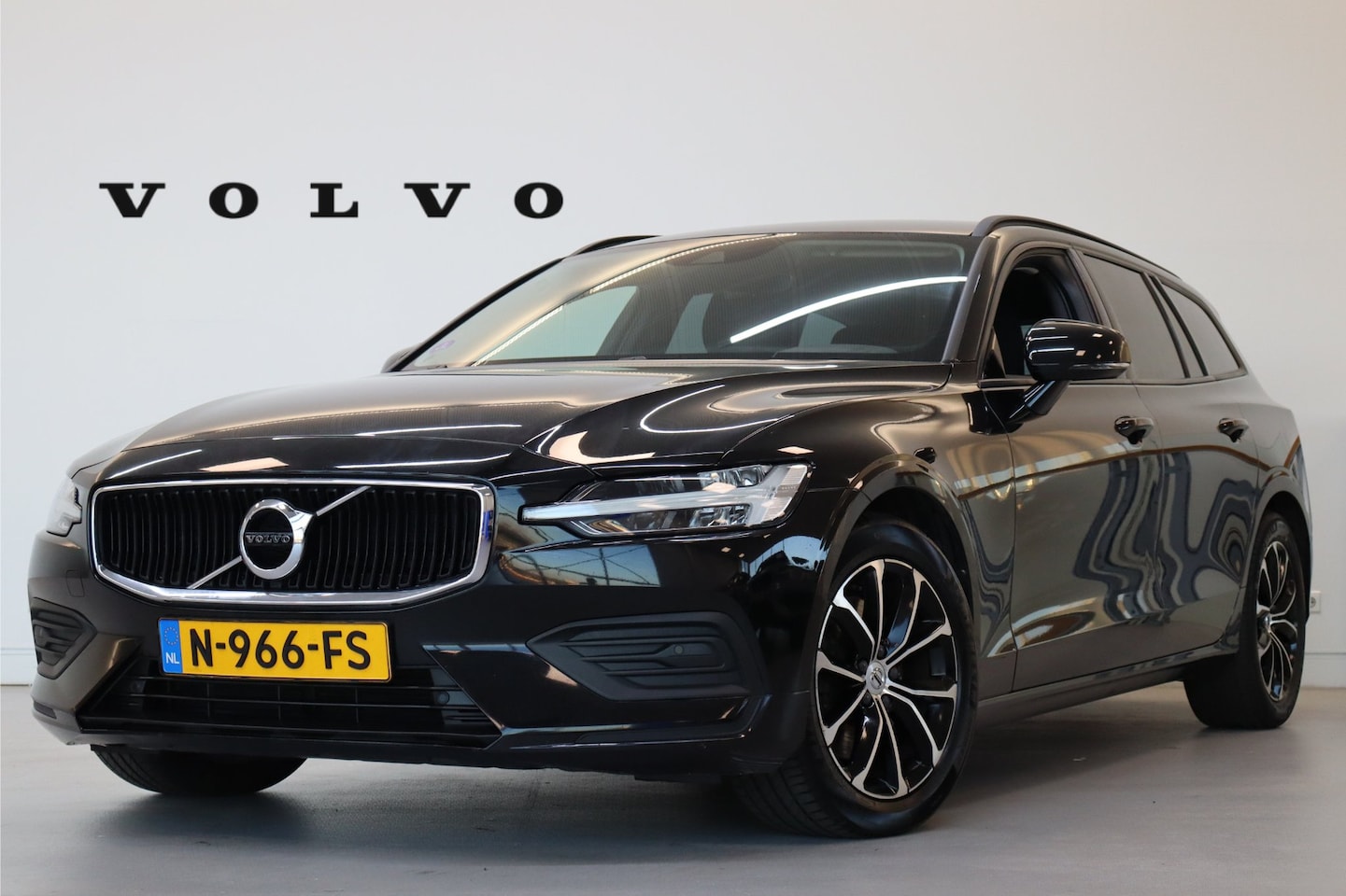 Volvo V60 - B3 163PK Momentum Advantage | Adap Cruise | Blis | Camera | Park Assist | Carplay&Android - AutoWereld.nl