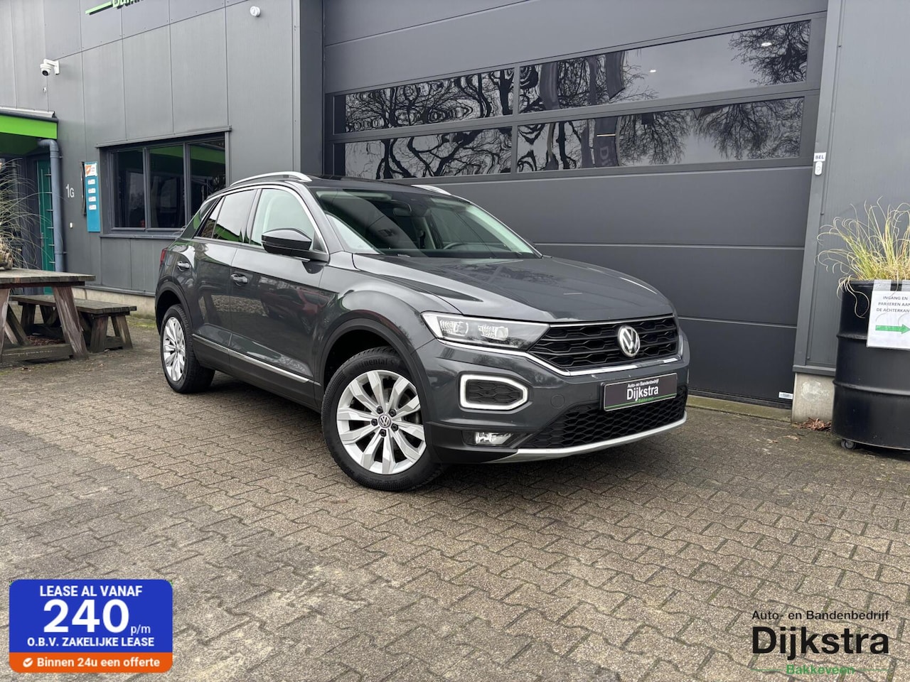 Volkswagen T-Roc - 1.5 TSI Sport Airco/ Adaptieve Cruise Control/ Elektrisch Glazen Panorama-Dak/ Volledig Di - AutoWereld.nl