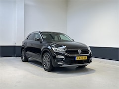 Volkswagen T-Roc - 1.0 TSI Style Business | Apple Carplay/ Andorid Auto | Parkeersensoren | NL | 1 Eig |