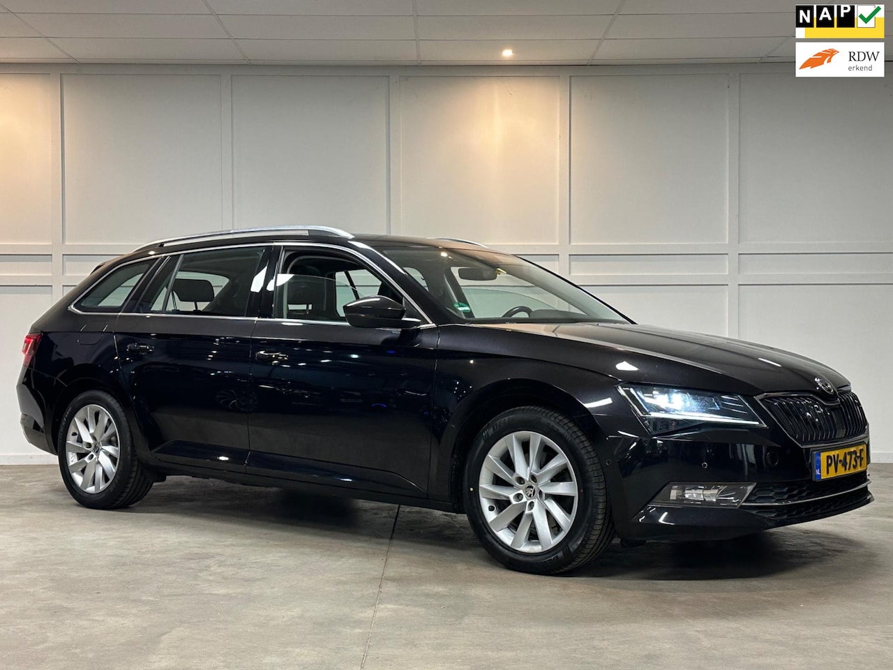 Skoda Superb Combi - 1.6 TDI Style Business / Leer / Alcantara / 2017 / Xenon - AutoWereld.nl