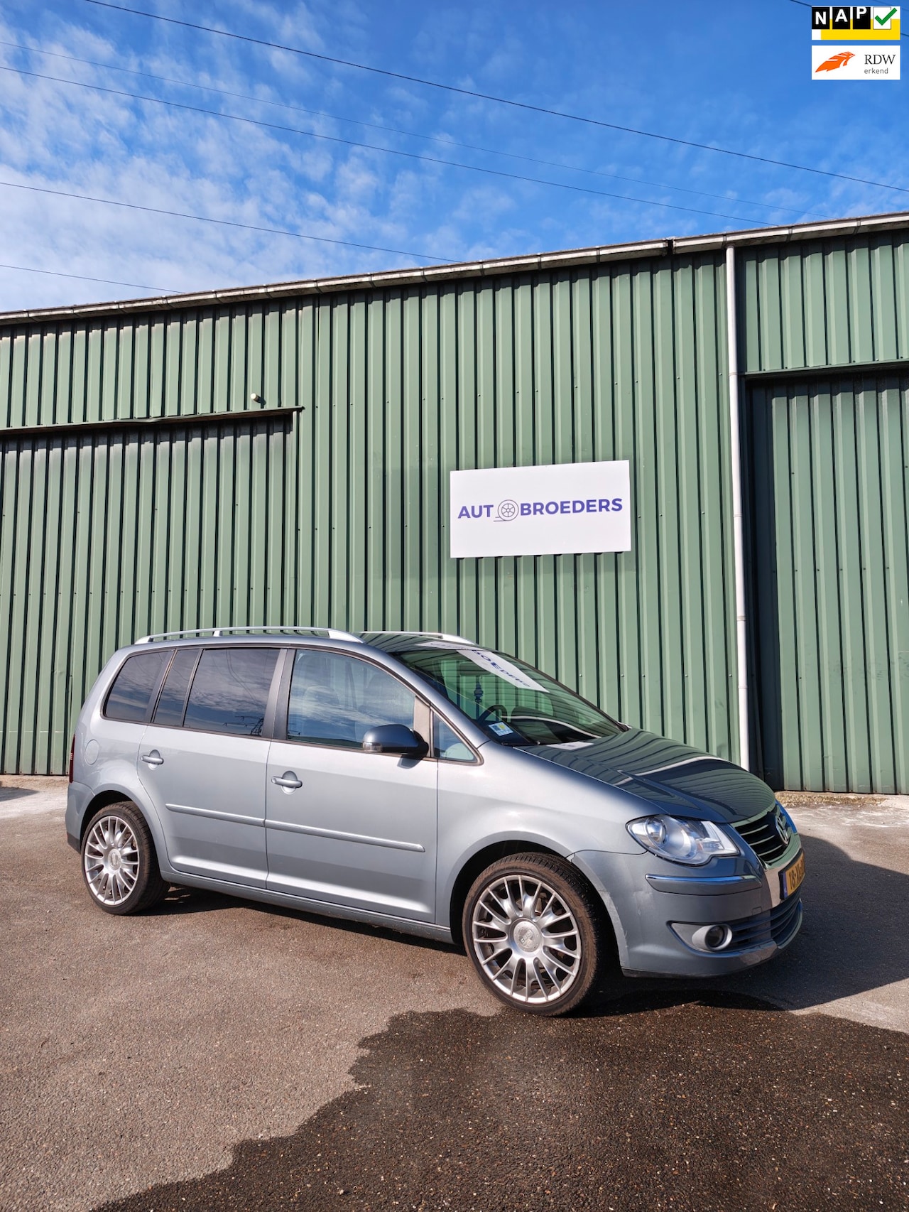 Volkswagen Touran - 1.4 TSI Highline AUTOMAAT - GOED ONDERHOUDEN - NETTE STAAT - AutoWereld.nl