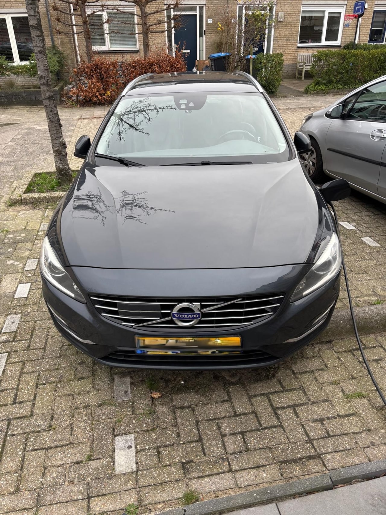 Volvo V60 - 2.4 D6 AWD Plug-In Hybrid R-Design - AutoWereld.nl