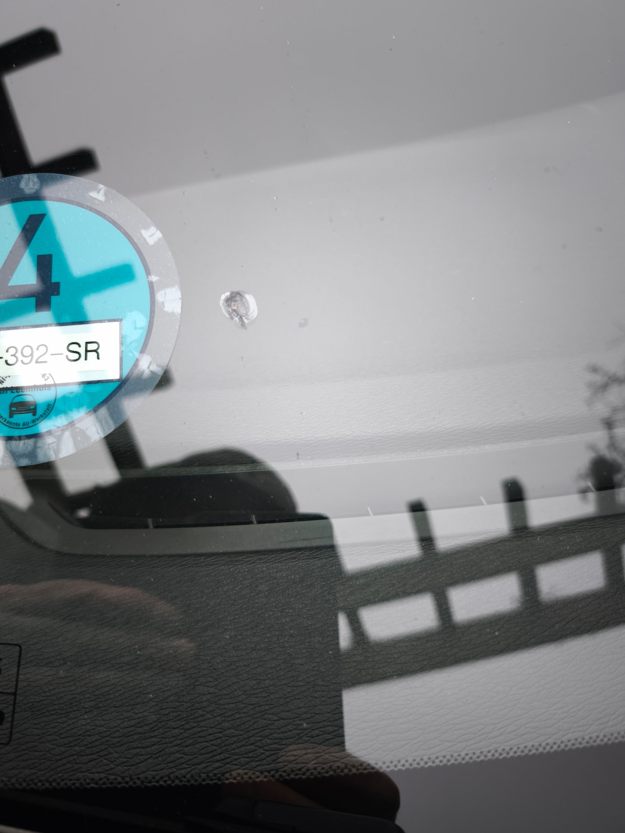 Volvo V40 - 2.0 D2 Momentum Staat polestar uitvoering op badges - AutoWereld.nl