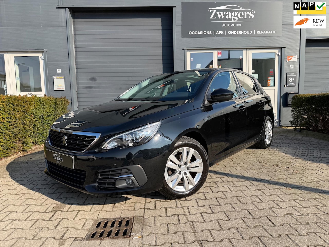 Peugeot 308 - 1.2 PureTech Blue Lease Executive | Carplay | Pano | Navi - AutoWereld.nl