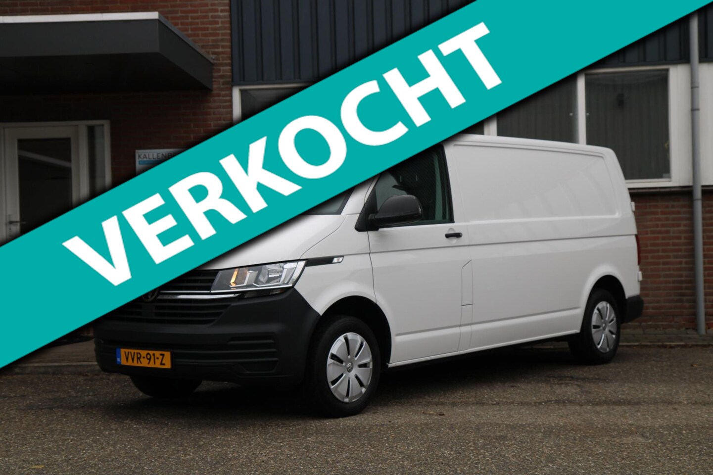 Volkswagen Transporter - 2.0 TDI 110PK L2H1 Business / Camera / trekhaak / App connect / Cruise - AutoWereld.nl