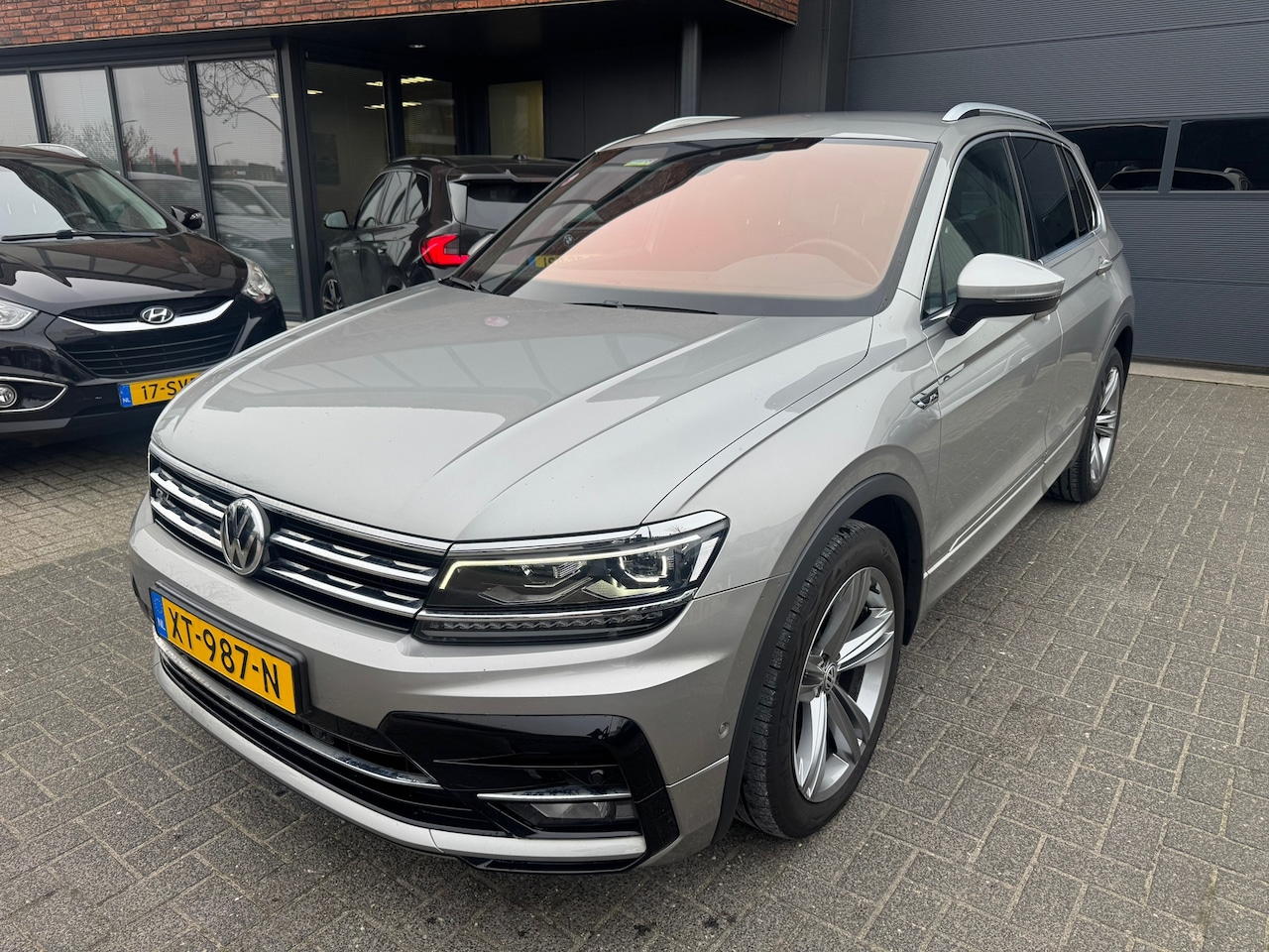 Volkswagen Tiguan - 1.5 TSI ACT Highline R LINE LED ACC CAMERA ORIG NL NAP - AutoWereld.nl