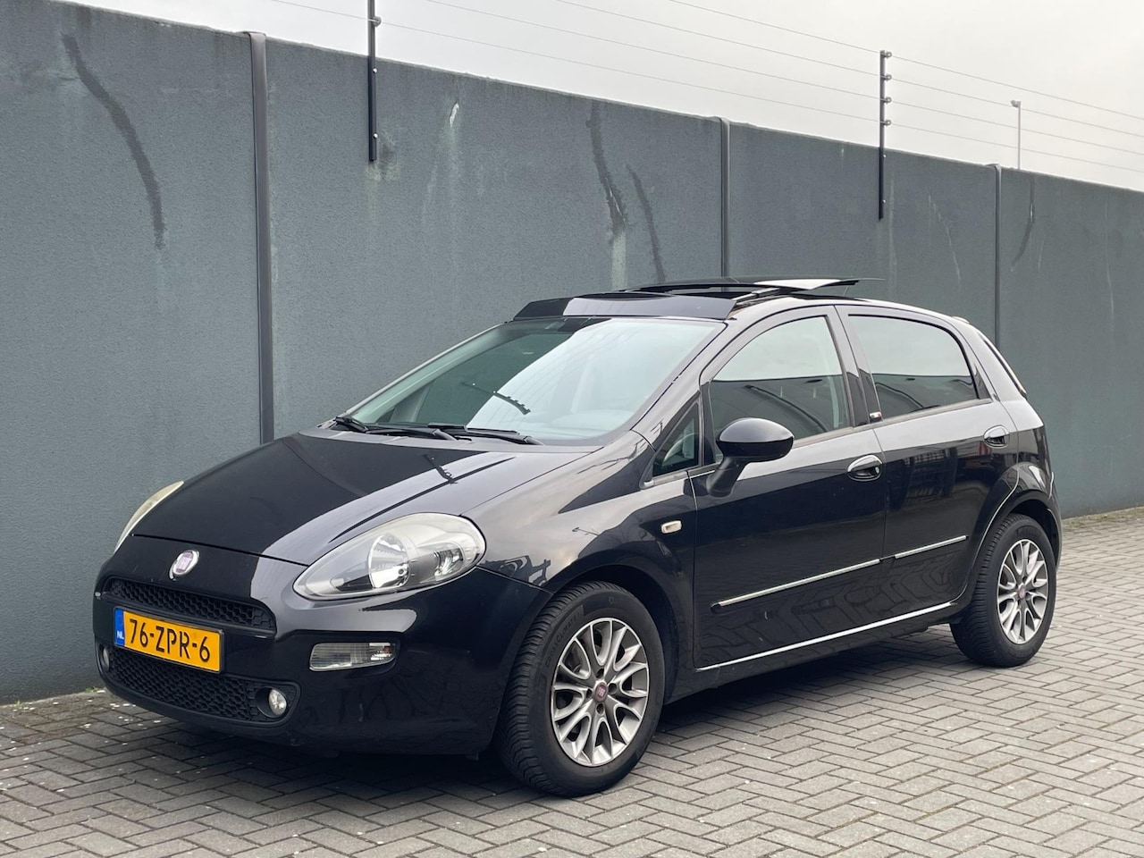 Fiat Punto Evo - 0.9 TwinAir PANORAMADAK-PDC-6BAK-RIJDT GOED!! - AutoWereld.nl