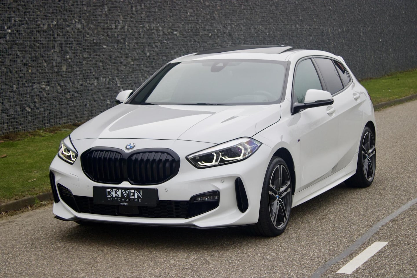 BMW 1-serie - 120i M Sport| Pano - Digital - LED - Camera -Vol - AutoWereld.nl