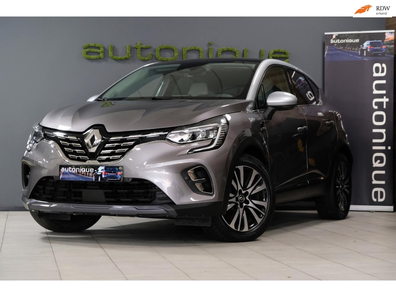 Renault Captur - 1.6 E-Tech Plug-in Hybrid 160 Initiale Paris *PANORAMADAK* 56dkm ZEER LUXE - AutoWereld.nl