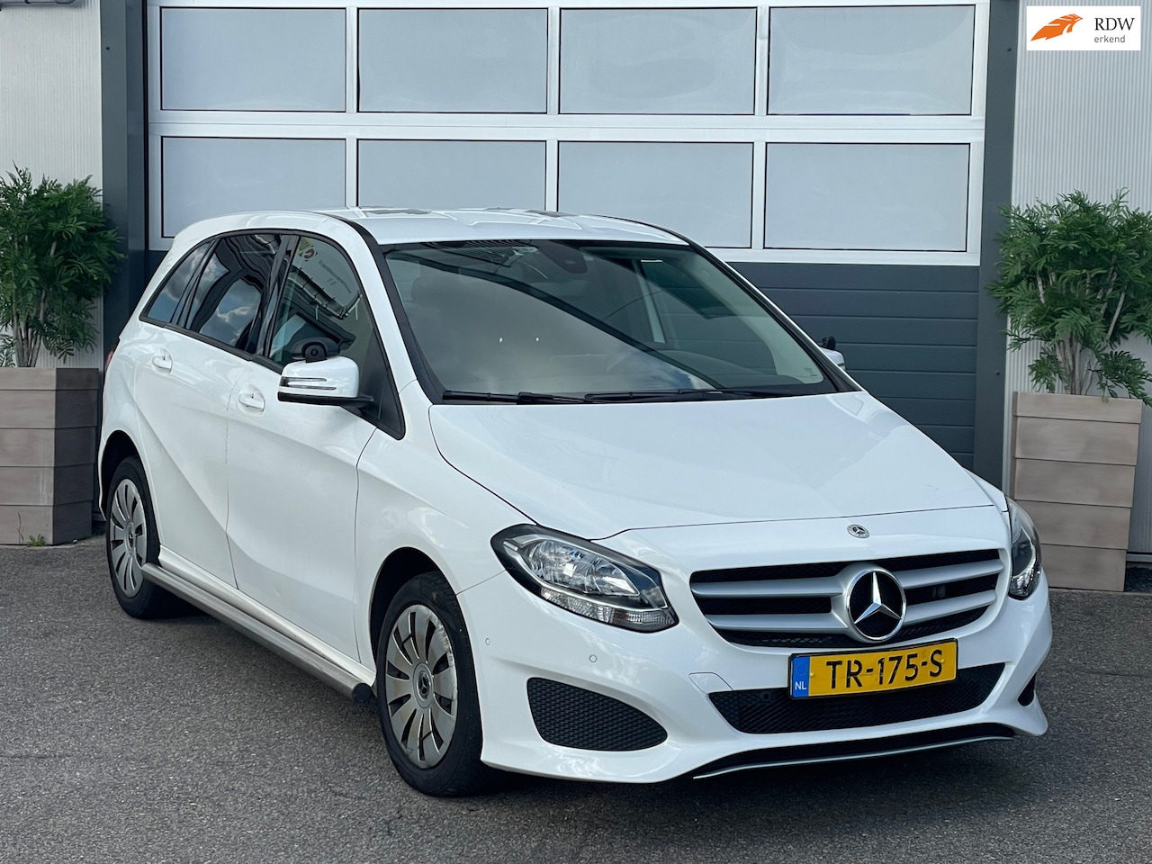 Mercedes-Benz B-klasse - 220 d Ambition // AUTOMAAT / AIRCO / EURO 6 / BLUETOOTH / NAP / - AutoWereld.nl