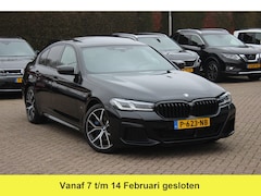 BMW 5-serie - 530e xDrive High Exe. M Sport / Trekhaak / Schuifdak / Camera / Head-up / 19'' / CarPlay /