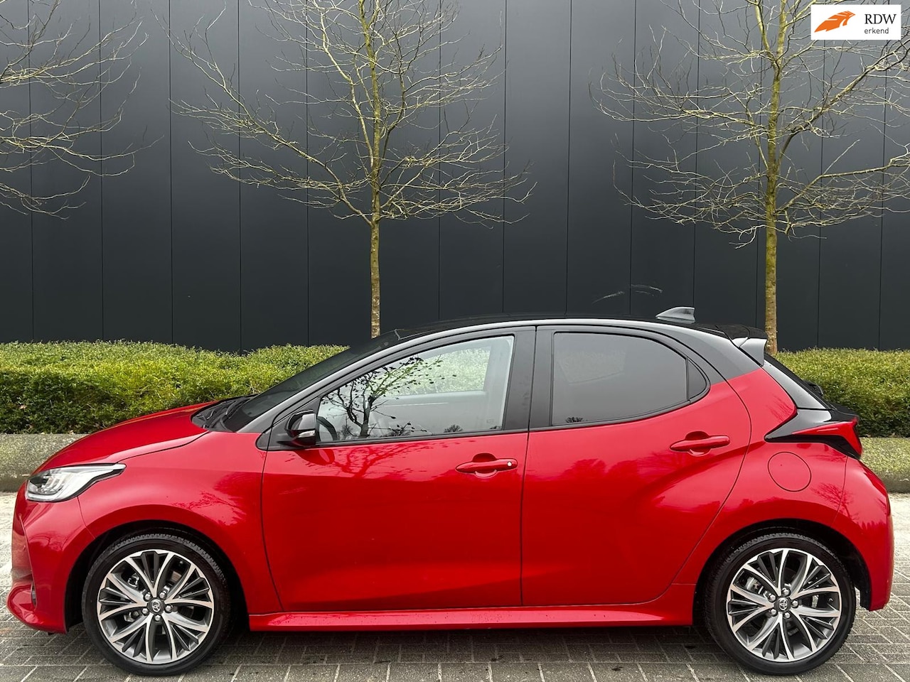 Toyota Yaris - 1.5 Hybrid 130 GR Sport | Navi | Camera | Cruise control - AutoWereld.nl