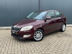 Skoda Fabia - 1.2 TSI * Automaat * Parkeersensoren * Trekhaak * Airco