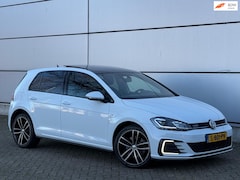 Volkswagen Golf - 1.4 TSI PHEV GTE 2e Eignr |DSG |Pano |LED |Stoelverw |Sfeer |Front Assist |Trekhaak |Navi