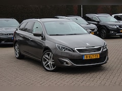 Peugeot 308 SW - 1.2 e-THP Allure / Panoramadak / Navigatie / Parkeerhulp achter / 18'' / Leder&Alcantara /