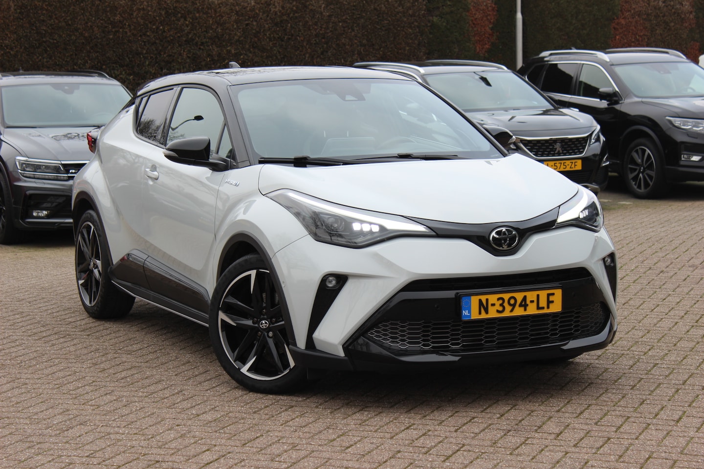 Toyota C-HR - 1.8 Hybrid GR-Sport / Camera / JBL / Keyless / Leder&Alcantara / 19'' / CarPlay / Navigati - AutoWereld.nl