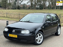 Volkswagen Golf - 2.0 Highline AIRCO/CLIMATRONIC/LAGE KM/5DRS