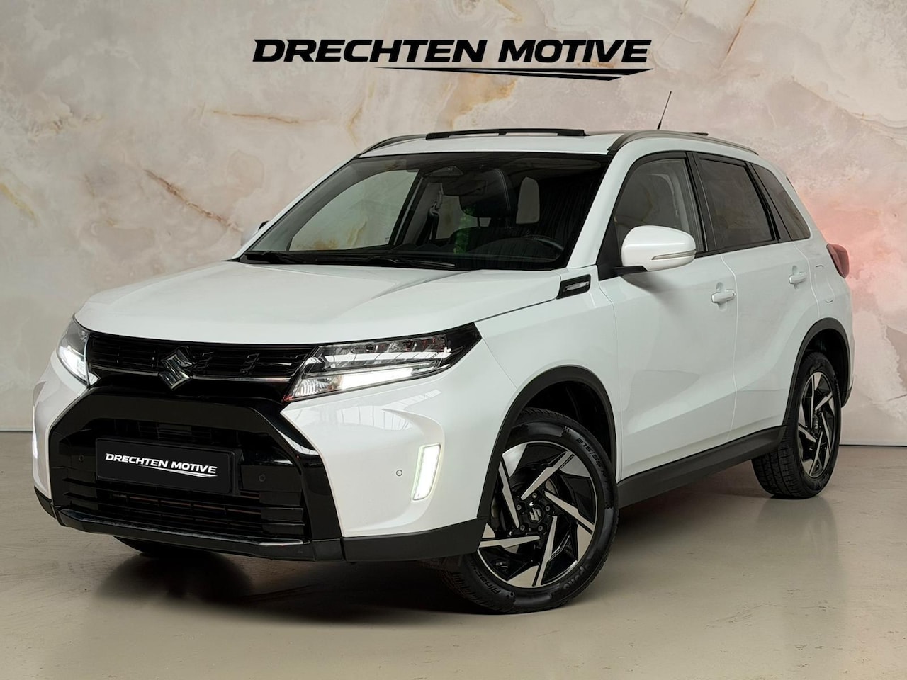 Suzuki Vitara - 1.5 Hybrid Automaat / Pano / Camera / - AutoWereld.nl