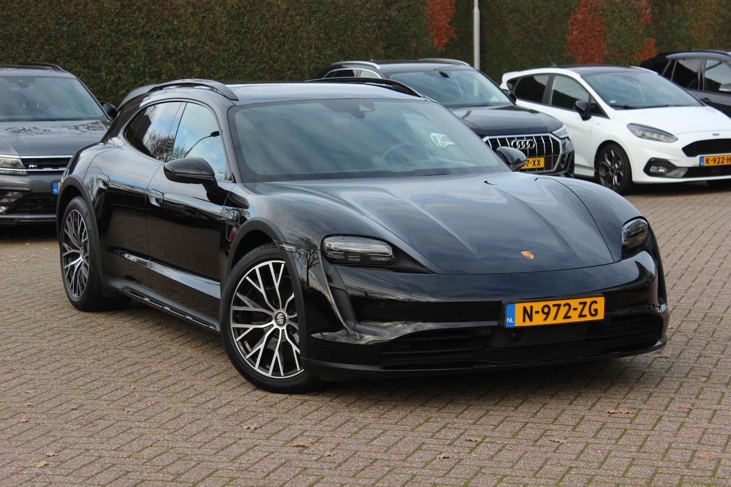Porsche Taycan Cross Turismo - 4 93 kWh / SoH 94.4% / Panoramadak / Camera / Leder / Sportchrono / 20'' / Luchtvering / D - AutoWereld.nl