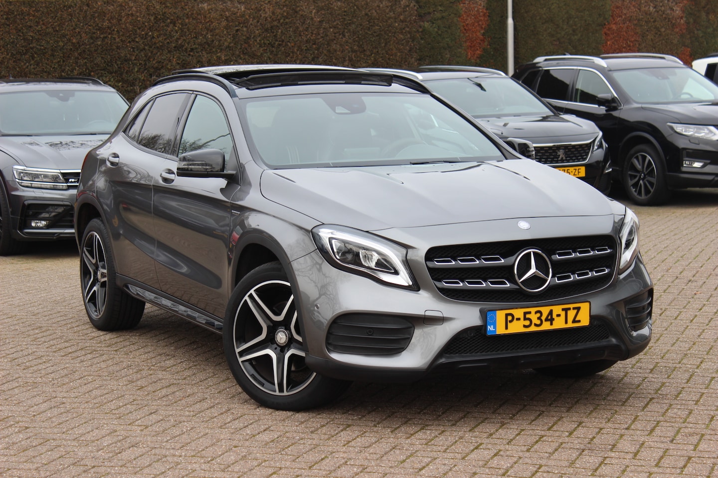 Mercedes-Benz GLA-Klasse - 250 4Matic WhiteArt / Panoramadak / Camera / Leder&Alcantara / Apple CarPlay / 19'' / Navi - AutoWereld.nl