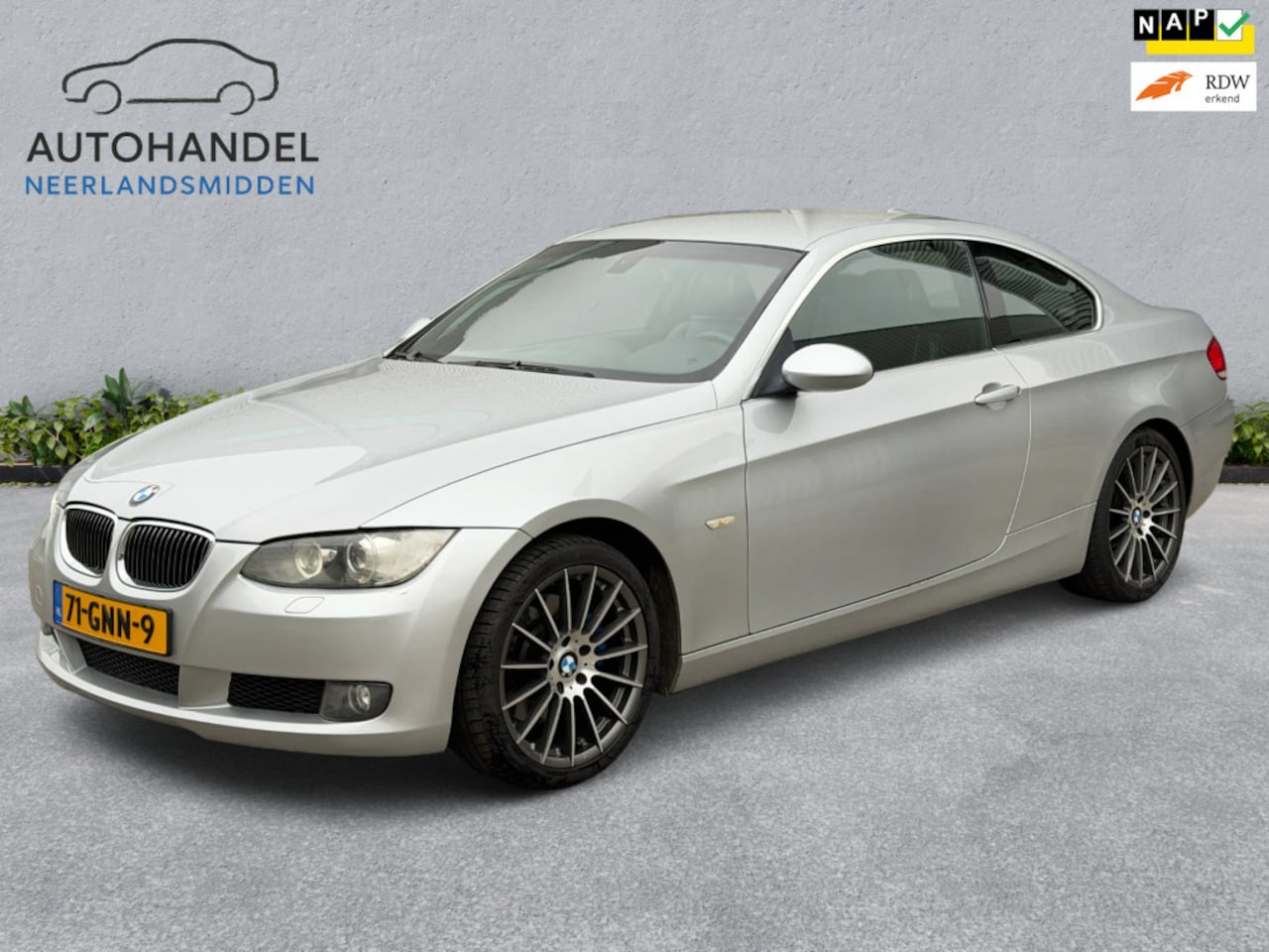 BMW 3-serie Coupé - 325i High Executive Leder Navi Carplay trekhaak - AutoWereld.nl