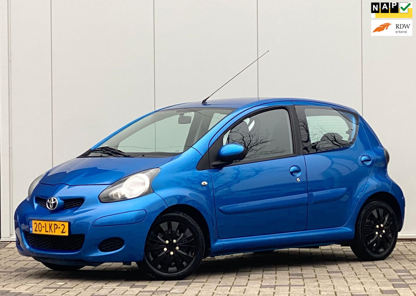 Toyota Aygo - 1.0-12V Comfort 5 DEURS AIRCO NAVI CARPLAY - AutoWereld.nl