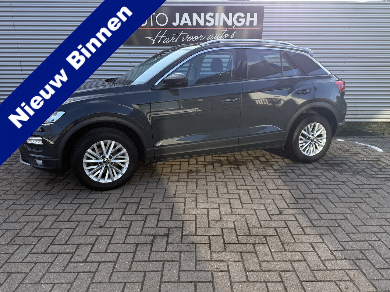 Volkswagen T-Roc - 1.0 TSI Style Business | Navigatie | ACC | PDC V+A | Elekt. Kofferklep | Apple Carplay/And - AutoWereld.nl