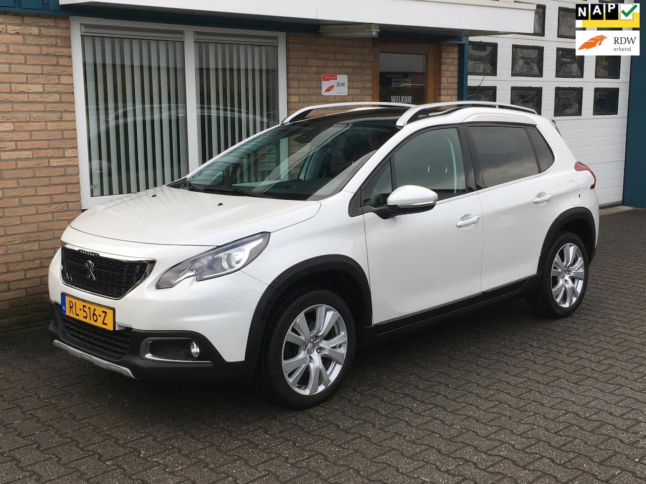 Peugeot 2008 - 1.2 PureTech Blue Lease Executive 1.2 PureTech Blue Lease Executive - AutoWereld.nl