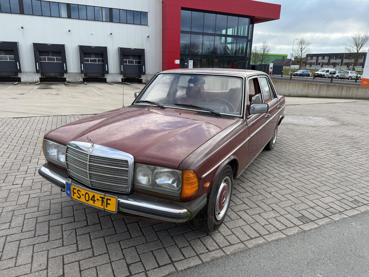 Mercedes-Benz 200-280 (W123) - 200 176.000 Nap Automaat Benzine Gas Rood 1980 - AutoWereld.nl