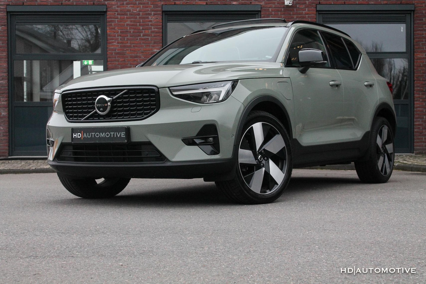Volvo XC40 - 1.5 T5 Plug-in hybrid Ultimate Dark PANO 360 H/K - AutoWereld.nl
