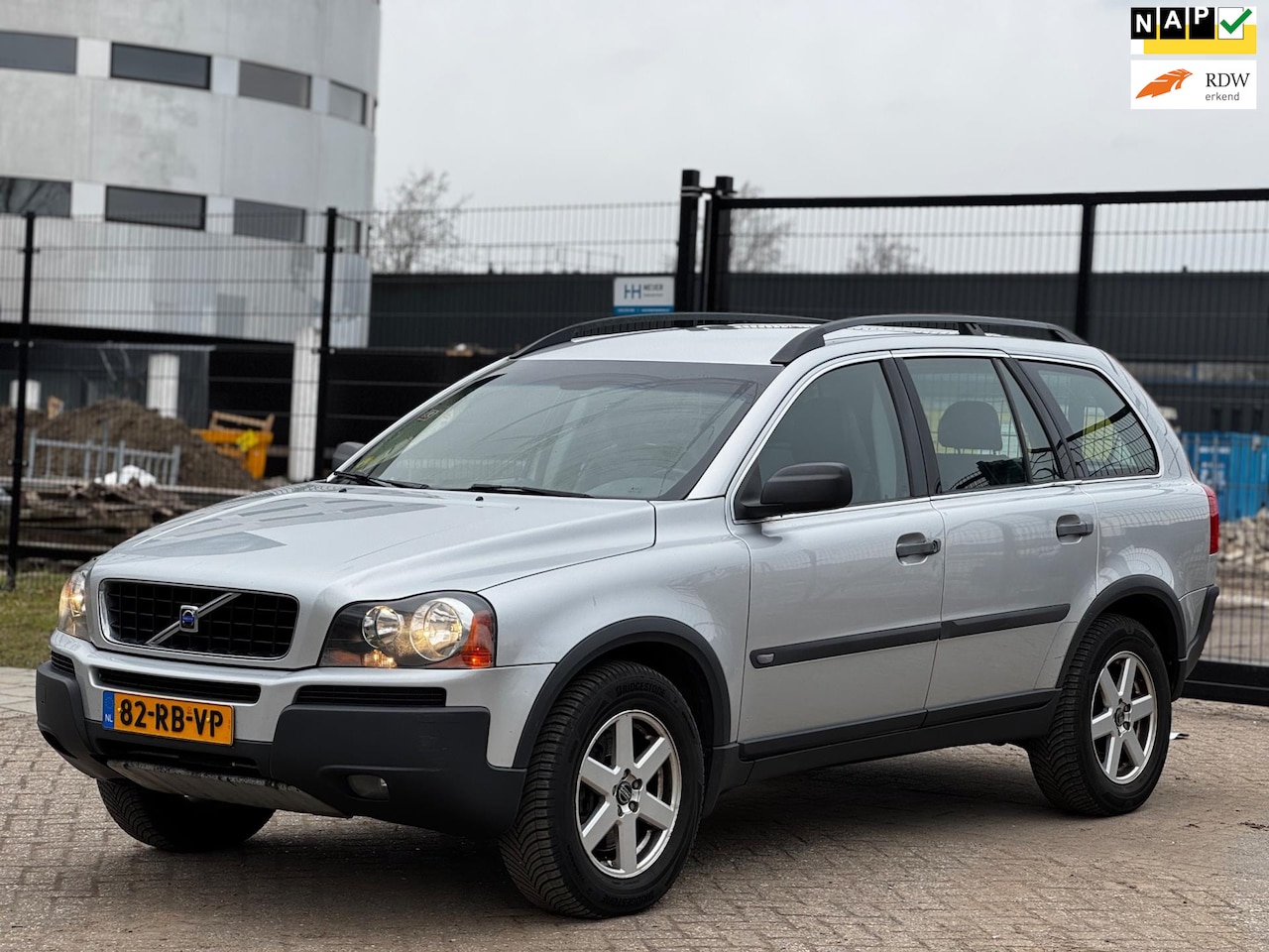 Volvo XC90 - 2.5 T Momentum|7PERS|AUT|LEDER|PSENSOR|TREKHAAK - AutoWereld.nl
