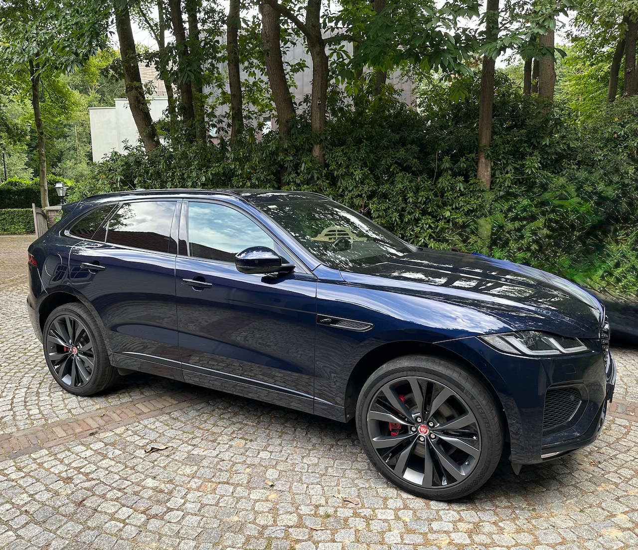Jaguar F-Pace - 2.0 P400e PHEV R-Dynamic SE - AutoWereld.nl