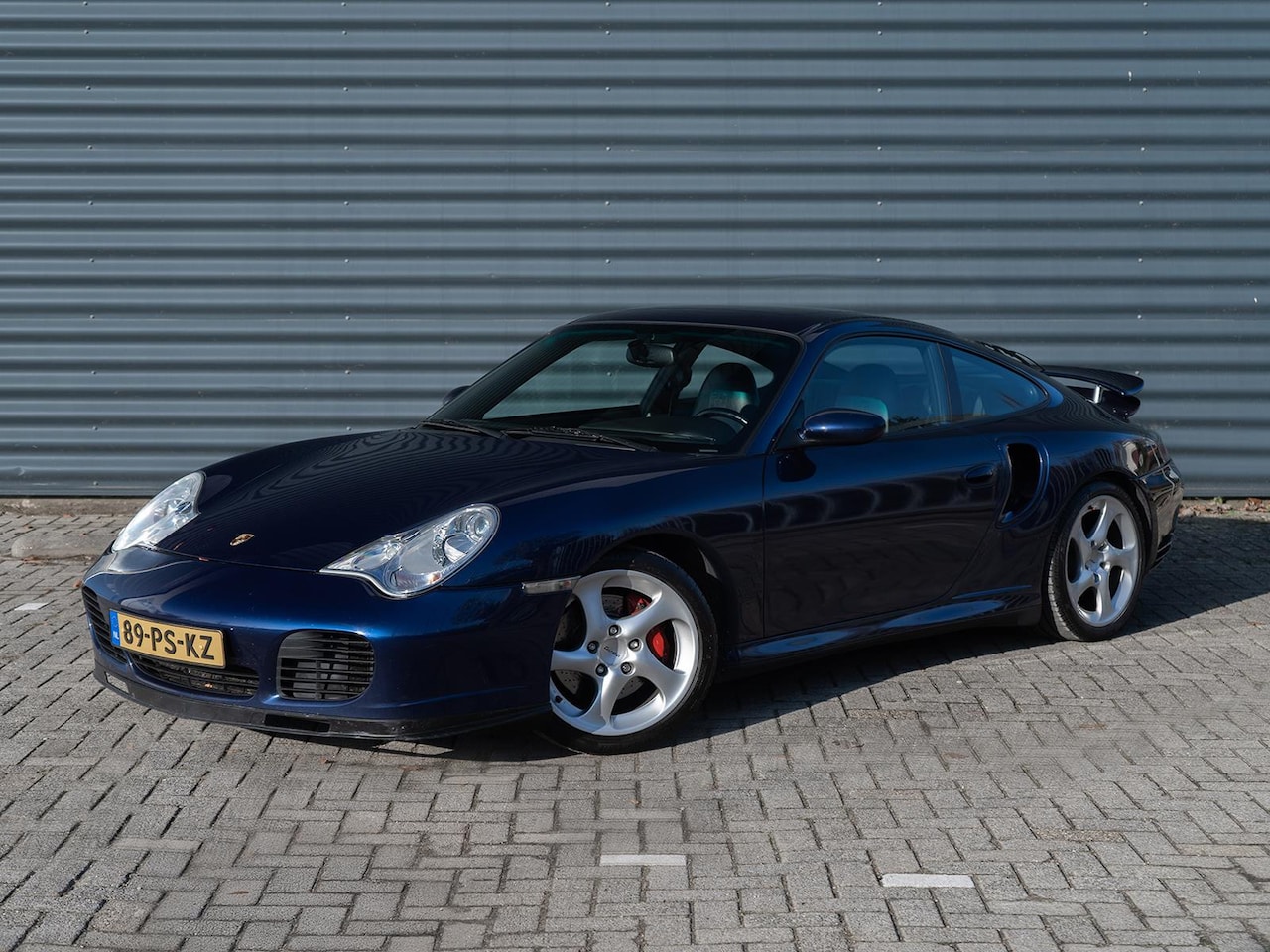 Porsche 911 - 3.6 Coupé Turbo (996) | 2001 | Lapisblauw | Schuifdak | Leder | Xenon - AutoWereld.nl