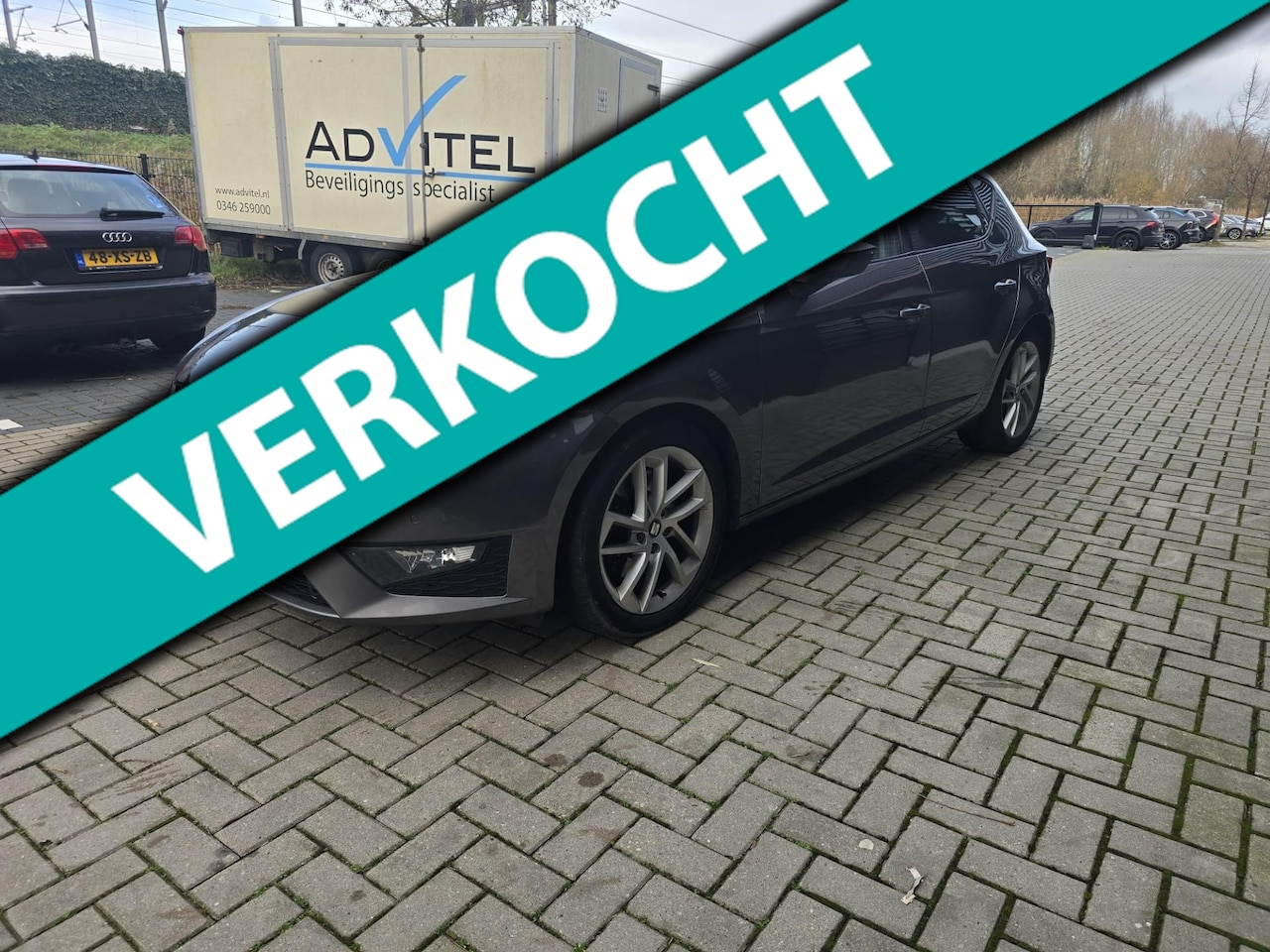 SEAT Leon - 2.0 TDI FR AUTOMAAT / 185PK / NAVI / PDC / FLIPPERS - AutoWereld.nl