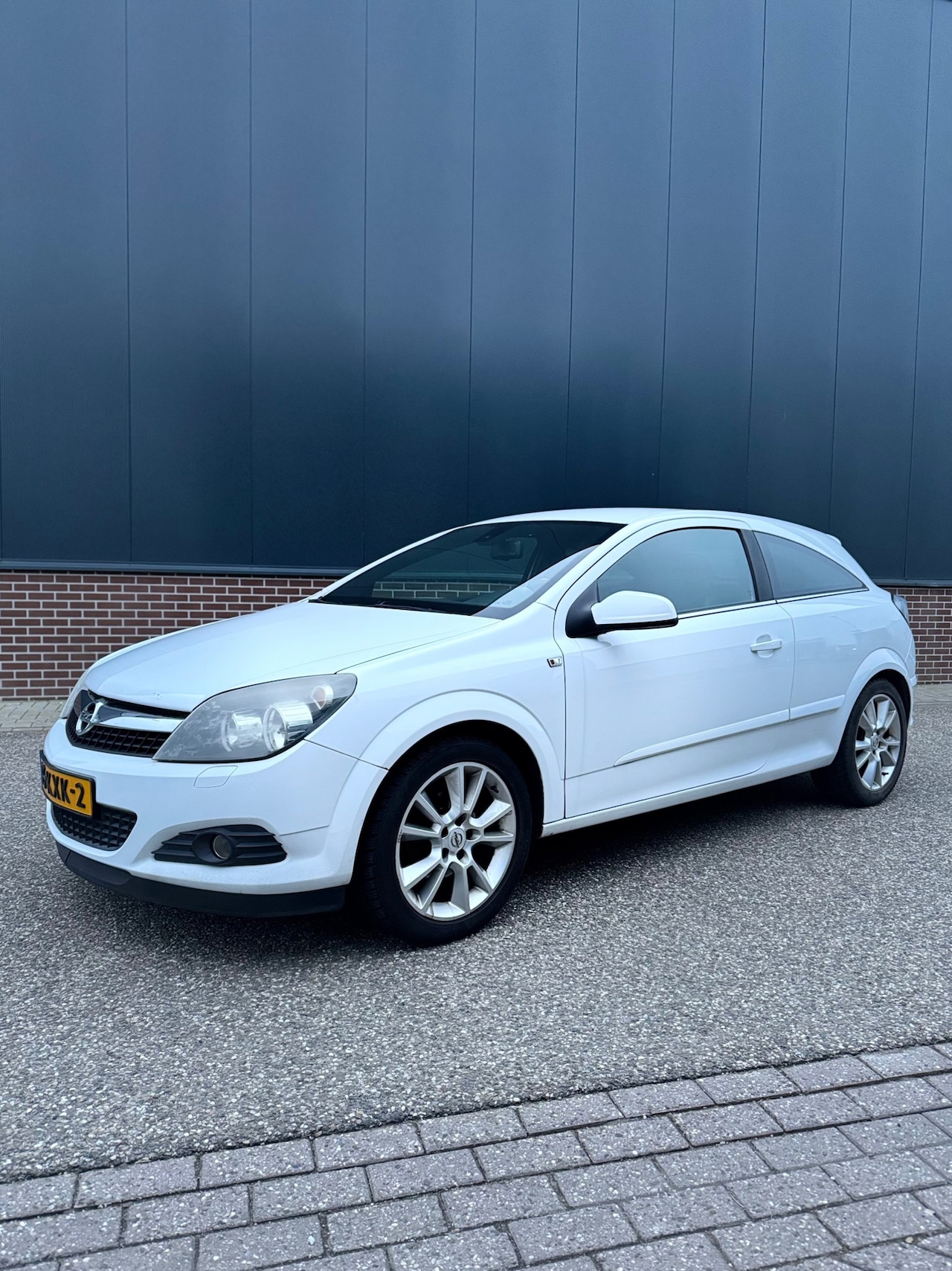 Opel Astra GTC - 1.6 | 2009 | Lange APK | 116 PK - AutoWereld.nl