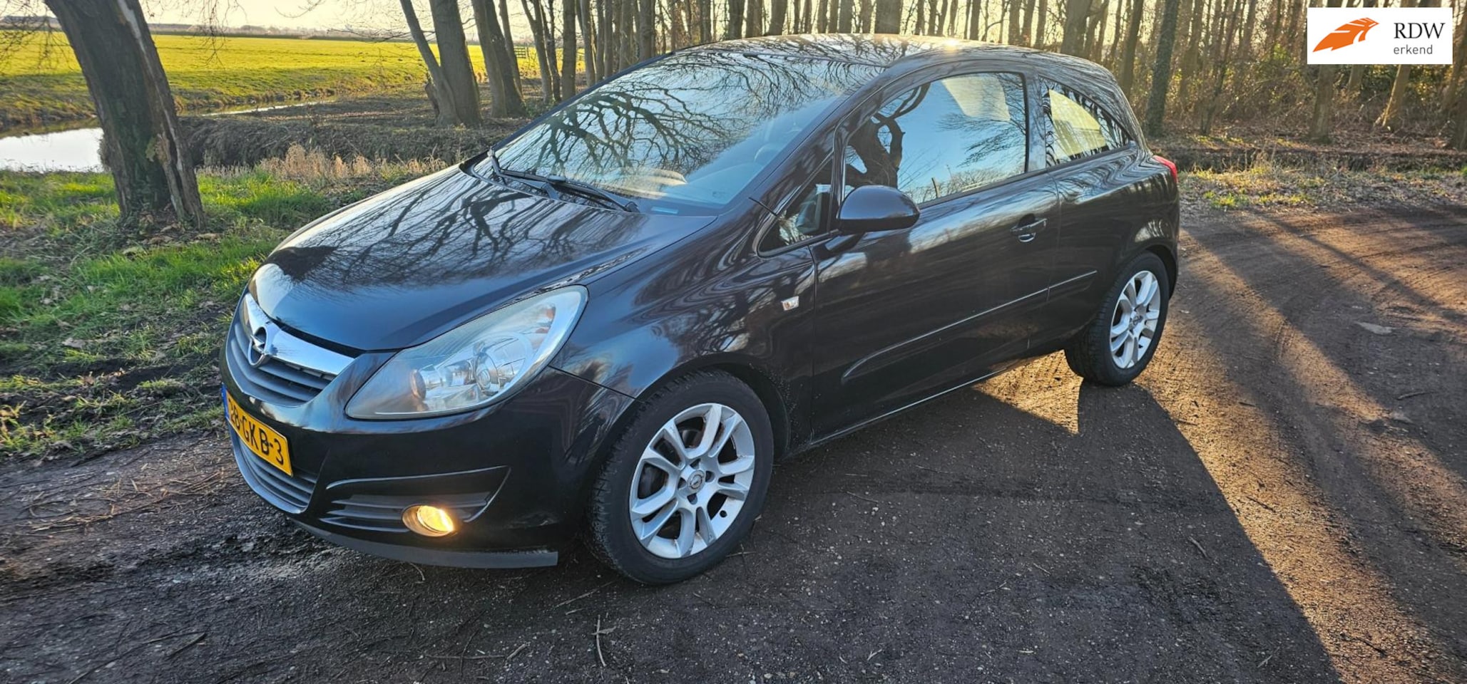 Opel Corsa - 1.4-16V Sport lekke kop - AutoWereld.nl