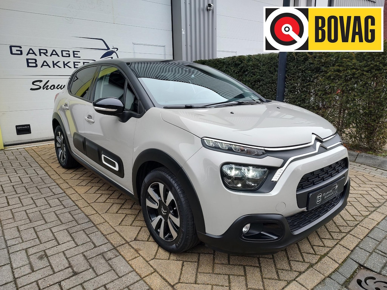 Citroën C3 - 1.2 PureTech Shine Navi-Carplay Stoelverwarming Led Bi-Tone Nieuwe Distributieriem - AutoWereld.nl