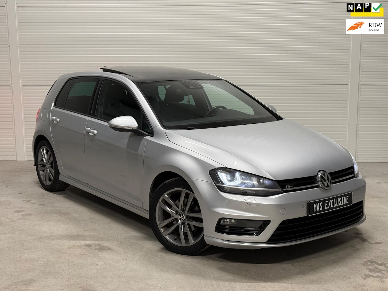 Volkswagen Golf - 1.2 TSI R-LINE DSG, Pano, Keyless go/entry etc. NAP - AutoWereld.nl