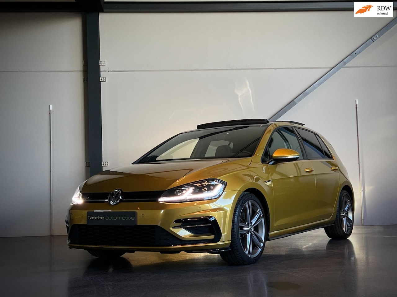 Volkswagen Golf - 1.4 TSI ACT Highline 1.4 TSI ACT Highline, Panoramadak, Trekhaak, Leer, Clima, Digital Dashbaord - AutoWereld.nl