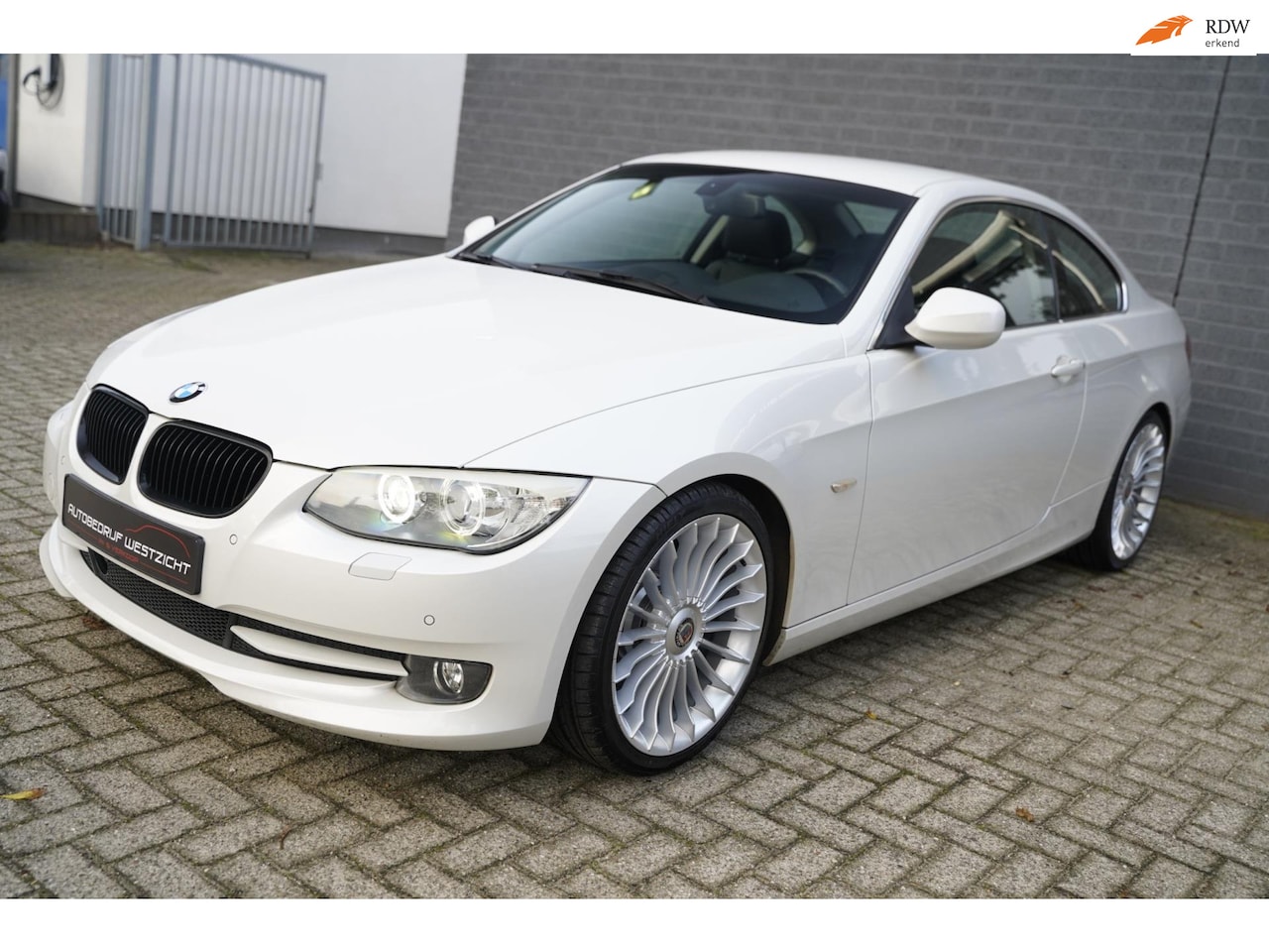 BMW 3-serie Coupé - 325i Exclusive 3.0 LCI 218pk Parelmoer Wit - AutoWereld.nl