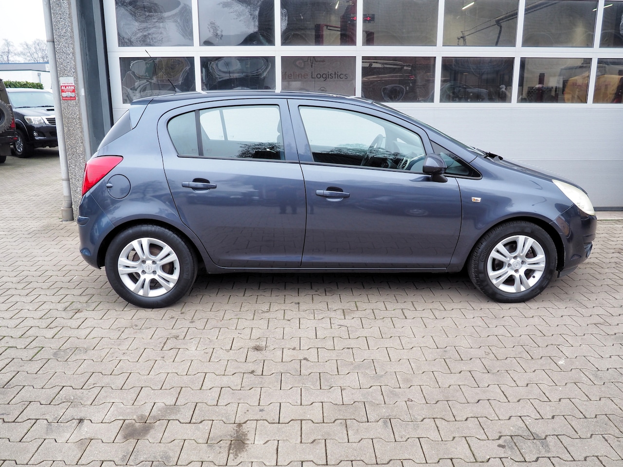 Opel Corsa - 1.2-16V Essentia AIRCO 5 DEURS LM VELGEN ELEK. PAKKET