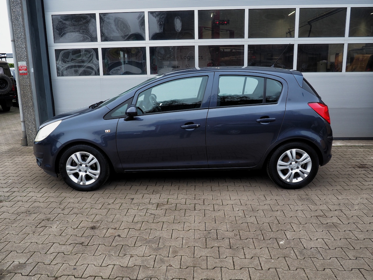 Opel Corsa - 1.2-16V Essentia AIRCO 5 DEURS LM VELGEN ELEK. PAKKET
