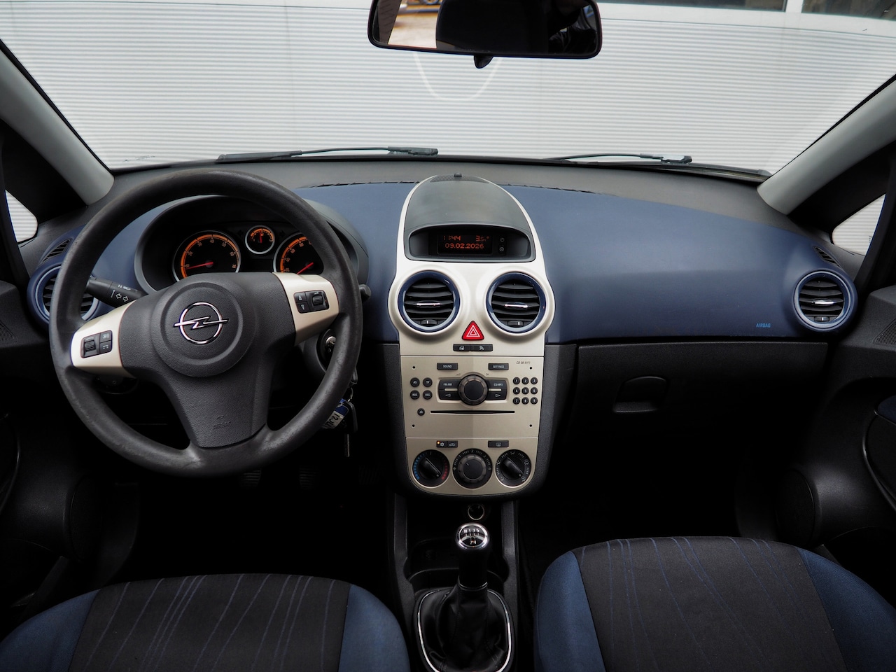 Opel Corsa - 1.2-16V Essentia AIRCO 5 DEURS LM VELGEN ELEK. PAKKET