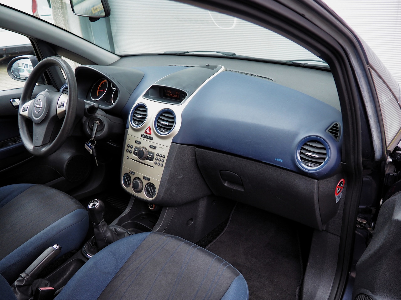 Opel Corsa - 1.2-16V Essentia AIRCO 5 DEURS LM VELGEN ELEK. PAKKET