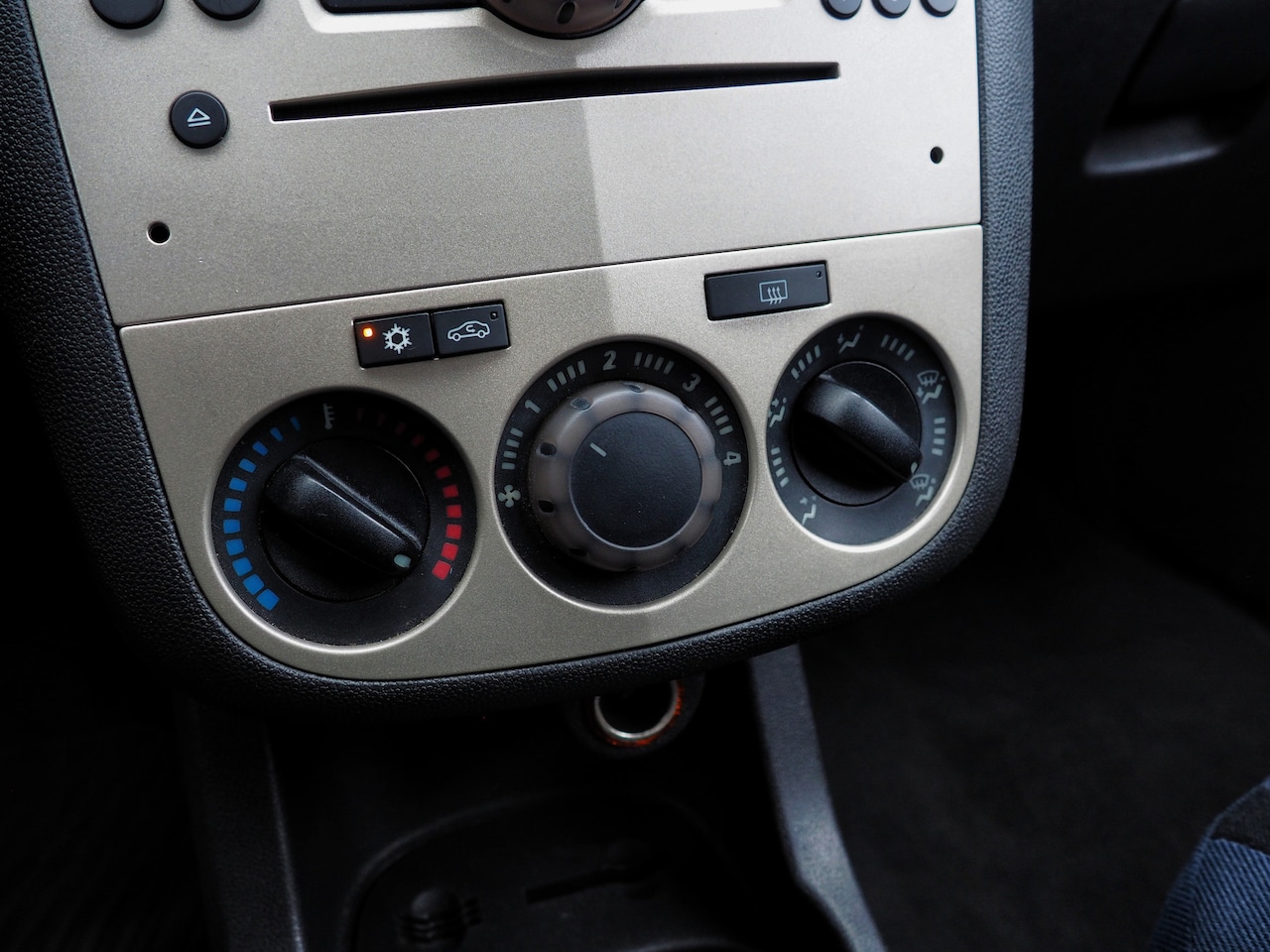 Opel Corsa - 1.2-16V Essentia AIRCO 5 DEURS LM VELGEN ELEK. PAKKET